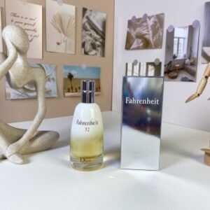 💹50✍️专柜版本
迪奥华氏32温度冰点100ml
Dior Fahrenheit 32, 2007
品牌：迪奥
调香师：Francois DemachyLouise Turner
属性：男香
香调：木质东方调
前调：橙花
中调：香根草
后调：香草