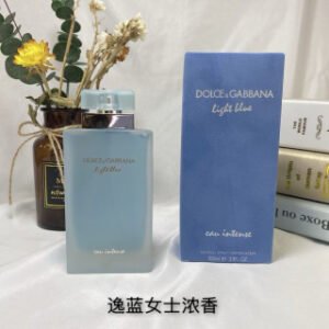 💹50✍️专柜版本
杜嘉班纳逸蓝浅蓝女士浓情版100ml🔜DG杜嘉班纳DOLCE cabbana逸蓝浅蓝Light Blue浅蓝浓情版EDP女士100ml
【香调】花果香调
【前调】柠檬、青苹果
【中调】金盏花、茉莉花
【后调】琥珀木、麝香