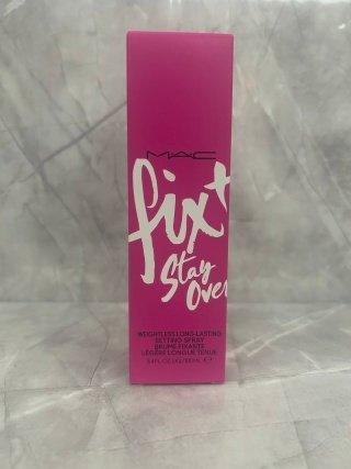 💹40✍️专柜版本
MAC魅可定妆喷雾紫喷100ml,新日期,可配中文标,日期标,需要下单备注!