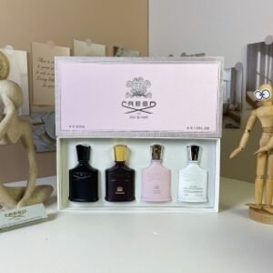 💹60✍️普通版本
克雷德/信仰 粉盒中样香水四件套30ml×4个，带喷头，内含：爱尔兰绿花，燃情绯红，春漾花华，银色山泉