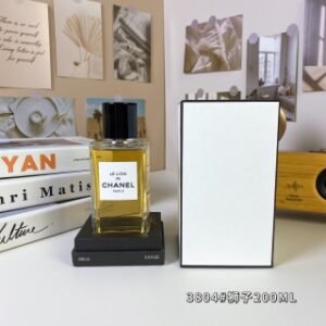 💹60✍️专柜版本
3804#狮子200ml
香奈儿珍藏系列-
Chanel Le Lion de Chanel, 2020
品牌：香奈儿
调香师：Olivier Polge
属性：中性香
香调：东方调
前调：香柠檬柠檬
中调：劳丹脂琥珀
后调：香草广藿香麝香檀香木