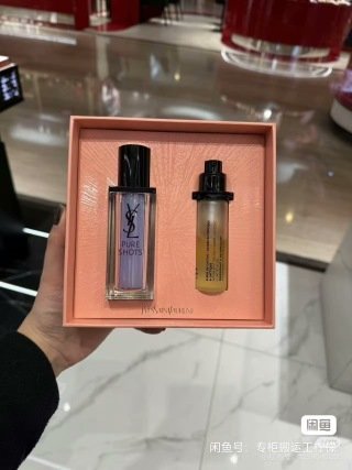 💹230✍️明通版本
新品二代圣罗兰日夜皇后精华限定礼盒两件套,包含:日皇后精华30ml正装+夜皇后精华30ml替换芯,配手提袋,产品是明通版的,和单品一样质量的,不是市场普通货,官网同步礼盒!