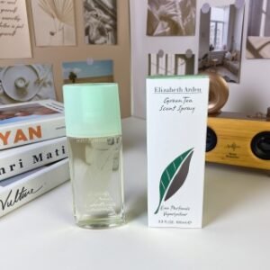 💹42✍️专柜版本
伊丽莎白雅顿绿茶100ml
Elizabeth Arden Green Tea, 1999
品牌：伊丽莎白雅顿
调香师：Francis Kurk.
属性：女香
香调：芳香柑橘调
前调：香柠檬葛缕子大黄柠檬橙子
中调：茶叶薄荷茉莉康乃馨小茴香西芹
后调：琥珀橡木苔麝香