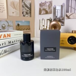 💹50✍️专柜版本
TF 24版光影皮革之水香水100ml
🔜 一比一质量❗️汤姆·福特光影皮革之水100ml
Tom Ford Eau d'Ombré Leather, 2024
品牌：汤姆·福特
属性：男香
香调：皮革调
前调：生姜小豆蔻芫荽
中调：皮革香草
后调：琥珀