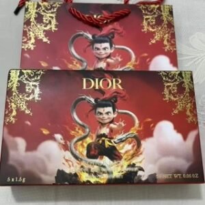 💹50✍️专柜版本
迪奥蓝金口红小样五件套 哪吒 红盒款,内含:1.5g*5。内含:999丝绒+720丝绒
777丝绒+772丝绒+888哑光。