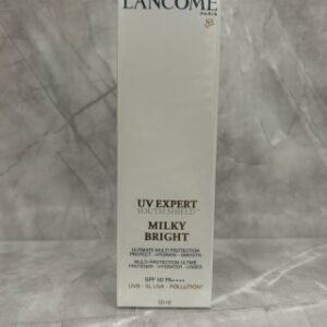 💹40✍️明通版本
兰蔻小白管防晒霜明通版50ml 滋润型 正品3D烫金logo有凹凸手感 不肿管 塑封烫膜波浪纹支支雅 细节全对版 味道对香 市面最高版本 非流通普货 正品质量直供 支持对比 配中文标 打48 件192