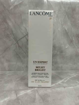 💹40✍️明通版本
兰蔻小白管防晒霜明通版50ml 滋润型 正品3D烫金logo有凹凸手感 不肿管 塑封烫膜波浪纹支支雅 细节全对版 味道对香 市面最高版本 非流通普货 正品质量直供 支持对比 配中文标 打48 件192