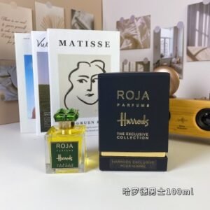 💹70✍️专柜版本
罗嘉德芬哈罗德男士100ml
Roja Dove Harrods Parfum Pour Homme, 2019
品牌:罗嘉德芬
调香师:Roja Dove
属性:男香
香调:柑橘调
苦橙杜松龙涎香苯乙烯青柠香柠檬开司米木柠檬香草香根草橡木苔天竺葵紫罗兰橙花油广藿香劳丹脂
气味,麝香