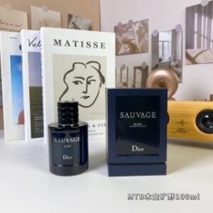 明通版本
迪奥旷野男士木盒典藏香精100ml
Dior Sauvage Elixir,2021
品牌:迪奥
调香师:Francois Demachy
属性:男香
香调:芳香调
前调:肉豆蔻肉桂小豆蔻葡萄柚
中调:薰衣草
后调:甘草檀香木琥珀广藿香香根草