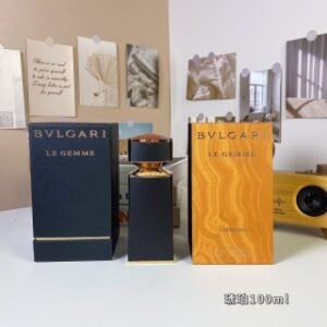 💹80✍️专柜版本
琥珀100ml
宝格丽珠宝世家系列-
Bvlgari Ambero, 2016
品牌:宝格丽
调香师:
属性:男香
香调:木质东方调
气味:乳香生姜藏红花粉红胡椒