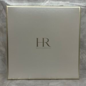 💹230✍️明通版本
明通版HR赫莲娜黑绷带一拖五套盒礼盒.包含:黑绷带面霜50ml+黑绷带面霜5ml×2+白绷带面霜5ml×2+小露珠30ml.配手提袋.官网同步.小样正装膏体一样.可冲正.可配中文标.需要下单备注!