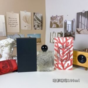 💹60✍️专柜版本
暗影珊瑚100ml
蒂普提克大千之蕴系列-
Diptyque Corail Oscuro, 2024
品牌：蒂普提克
调香师：Alexandra Ca.
属性：中性香
香调：芳香柑橘调
气味：绿叶香柠檬橘子檀香木