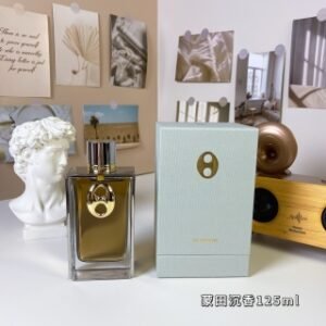 💹80✍️专柜版本
帕高7592#蒙田沉香125ml
2024合金盖系列
Rabanne Oud Montaigne, 2024
品牌:帕高
调香师:Fabrice Pelle.
属性:中性香
香调:皮革调
前调:烈酒小豆蔻李子
中调:雪松
后调:沉香(乌木)皮革