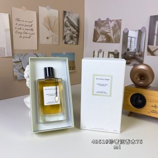 💹80✍️专柜版本
4951#珍奢沉香木75ml
梵克雅宝非凡珍藏系列-
Van Cleef Arpels Precious Oud, 2011
品牌:梵克雅宝
调香师:Amandine Cl..
属性:女香
香调:花香东方调
前调:粉红胡椒香柠檬
中调:晚香玉焚香茉莉
后调:沉香(乌木)檀香木广藿香龙涎香香根草