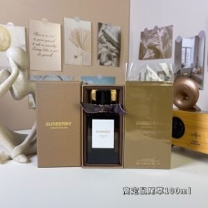 💹70✍️专柜版本
巴宝莉高定系列-鼠尾草100ml
Burberry Clary Sage, 2019
品牌:博柏利
属性:中性香
香调:辛辣木质调