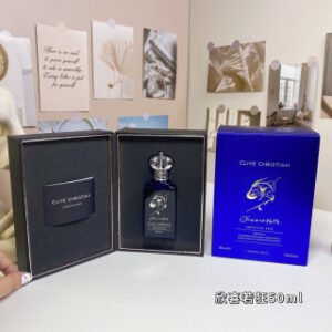 💹65✍️专柜版本
9605#欣喜若狂50ml
克莱夫·克里斯蒂安跳起来吻我-
Clive Christian Jump Up And Kiss Me Ecstatic (2021), 2021
品牌:克莱夫·克里斯蒂安
属性:中性香
香调:花香东方调
前调:苦橙粉红胡椒橘子
中调:晚香玉茉莉依兰橙花玫瑰
后调:香草零陵香豆琥珀绒面革麝香木质香檀香木香根草