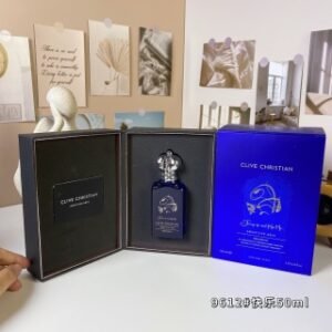 💹65✍️专柜版本
9612#跳起来吻我-快乐50ml
Clive Christian Jump Up And Kiss Me Hedonistic, 2021
品牌:克莱夫·克里斯蒂安
属性:中性香
香调:木质东方调
前调:黑樱桃马黛茶橘子快乐鼠尾草紫罗兰叶香柠檬橙花油柠檬葡萄柚
中调:纸莎草烟草茉莉鸢尾根
后调:零陵香豆琥珀皮革香草檀香木劳丹脂麝香广藿香开司米木橡木苔香根草