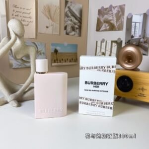 💹50✍️专柜版本
2025巴宝莉花与她加强版100ml
Burberry Her Intense,
品牌：博柏利
调香师：Francis Kurk.
属性：女香
香调：花果香美食调
前调：红色水果黑莓
中调：茉莉
后调：安息香脂
