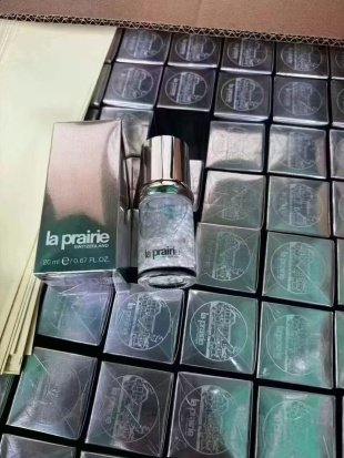 💹45✍️专柜版本
莱伯妮白鱼子精华中样20ml!