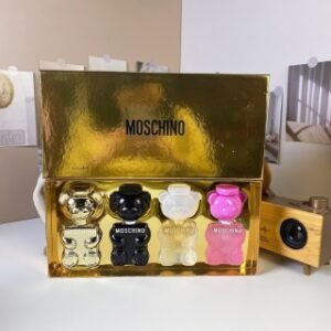💹60✍️普通版本
梦仙奴金色幻彩泰迪熊中样四件套30ml×4个，带喷头，内含：金色泰迪熊，粉色泰迪熊，白色泰迪熊，粉色泰迪熊