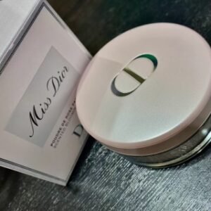 💹40✍️专柜版本
新品 迪奥 甜心小姐散粉/花漾香体粉高光蜜粉带闪16g ,
打12 件144