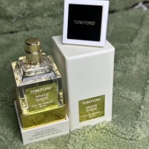 💹40✍️专柜版本,30ml
TF香水30ml,味道:白瓶白麝香,带刺玫瑰/荆棘玫瑰,失落樱桃,苦桃,沉香乌木。
