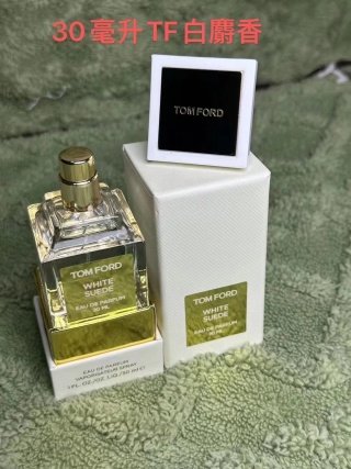 💹40✍️专柜版本,30ml
TF香水30ml,味道:白瓶白麝香,带刺玫瑰/荆棘玫瑰,失落樱桃,苦桃,沉香乌木。