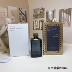 💹60✍️专柜版本
MFK弗朗西斯库尔吉安 丝缎乌木心情香水200ml黑瓶中性香水