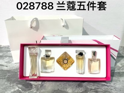 💹48✍️专柜版本
兰蔻Q版香水五件套 配礼袋 件48