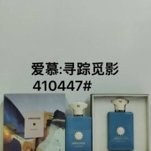 💹65✍️专柜版本
10447#寻踪觅影100ml
爱慕吟游诗人系列
Amouage Search, 2023
品牌：Amouage
调香师：Alexis Grugeon
属性：中性香
香调：芳香柑橘调
前调：香柠檬青柠柑橘
中调：乳香黑胡椒榄香脂
后调：杜松子香根草愈创木