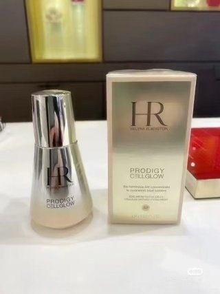 💹45✍️专柜版本
赫莲娜高光粉底液30ml!色号:00#,01#,02#。