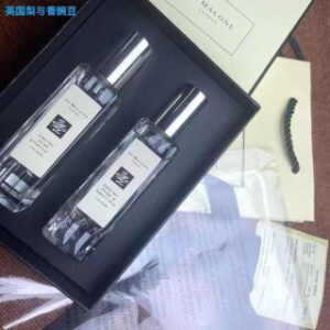 💹80✍️明通版本
祖马龙香水30ml 两件套，
A组：英国梨限定版30ml+英国梨与香豌豆30ml
B组：英国梨30ml+蓝风铃30ml