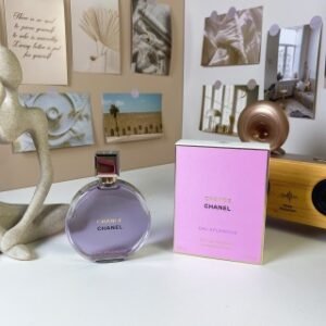 💹48✍️专柜版本
香奈儿浓香紫邂逅梦幻100ml/紫邂逅浓香100ml
Chanel Chance Eau Splendide, 2025
品牌：香奈儿
调香师：Olivier Polge
属性：女香
香调：果香花香调
前调：树莓玫瑰紫罗兰
中调：天竺葵玫瑰薄荷
后调：鸢尾花雪松麝香