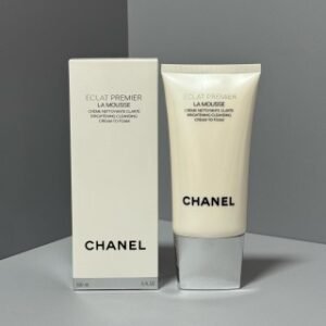 💹30✍️专柜版本
25版 香奈儿美白光采洗面奶150ml/银盖🔜实拍📸现货❗️9601编码!可配中文标✔️香奈儿新款光采洁面,全新大升级💛
泡沫绵密洗完干净不紧绷~真正做到温和清洁又干净透亮!如果你也在找一款清洁、美白、保湿三效合一的洁面产品,请闭眼入!