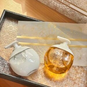 💹110✍️专柜版本
最新版 迪奥真我沐浴香氛两件套!内含:身体乳200ml,沐浴露200ml。