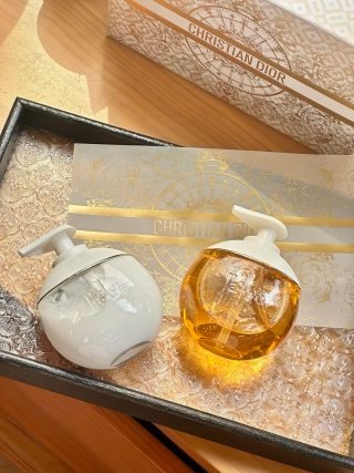 💹110✍️专柜版本
最新版 迪奥真我沐浴香氛两件套!内含:身体乳200ml,沐浴露200ml。