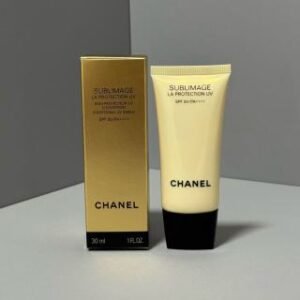 💹22✍️专柜版本
香奈儿金砖奢华精粹防晒霜30ml!唯一可抵御光老化的防晒
SPF50/PA++++
水感乳液质地,清爽不油腻
持久滋润,提亮肤色
不闷痘,干敏油皮都能用
⭐是防晒➕隔离二合一
肤感防护力都赢麻了才敢推荐
💡核心抗老成分【uv复合因子+五月香草荚果精粹】
还复配多种天然菌种养肤萃取
☝既抗氧提亮、又淡纹抗老
还有效保护肌肤DNA与干细胞的稳定性