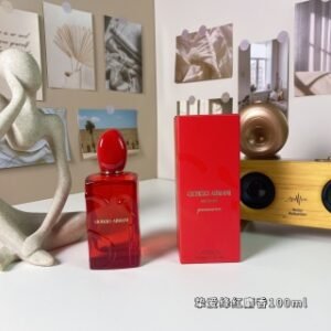 💹55✍️专柜版本
阿玛尼迷情挚爱绛红麝香100ml
Giorgio Armani Si Passione Red Musk, 2025
品牌：阿玛尼
属性：女香
香调：果香花香调
前调：草莓麝香
中调：牛奶玫瑰
后调：香草麝香