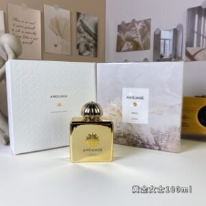 💹65✍️专柜版本
爱慕黄金女士100ml
Amouage Gold Woman, 1983
品牌：Amouage
调香师：Guy Robert
属性：女香
香调：醛香花香调
前调：铃兰玫瑰焚香
中调：焚香茉莉没药鸢尾根劳丹脂
后调：龙涎香麝猫香麝香雪松檀香木