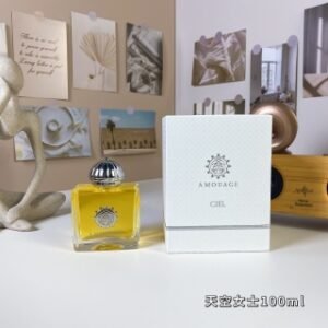 💹65✍️专柜版本
爱慕天空女士100ml
Amouage Ciel Pour Femme, 2003
品牌:Amouage
调香师:Lucas Sieuzac
属性:女香
香调:花香调
前调:仙客来栀子花紫罗兰叶
中调:睡莲茉莉桃花玫瑰
后调:麝香檀香木焚香雪松琥珀