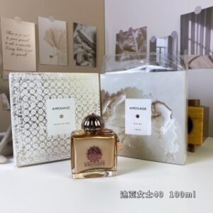 💹65✍️专柜版本
爱慕迪亚女士40 100ml
Amouage Dia 40 Woman, 2023
品牌:Amouage
调香师:Alexandra Ca.
属性:女香
香调:花香调
前调:仙客来醛黑加仑麝香紫罗兰叶
中调:玫瑰龙蒿橙花康乃馨依兰百瑞木月桂叶
后调:鸢尾根檀香木阿米香树花愈创木