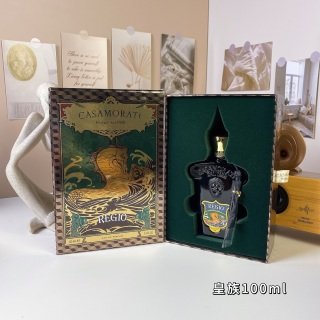 💹65✍️专柜版本
卡萨莫拉蒂皇族100ml
Casamorati Dal1888 Regio, 2011
品牌:卡萨莫拉蒂
属性:中性香
香调:辛辣东方调
前调:薰衣草葡萄柚香柠檬柠檬花
中调:康乃馨天竺葵小豆蔻李子依兰玫瑰
后调:香草黄葵广藿香麝香