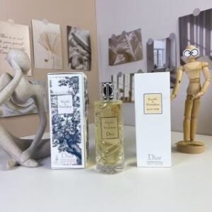 💹55✍️专柜版本
迪奥巡航系列-波托菲诺125ml
Dior Cruise Collection Escale a Portofino, 2008
品牌：迪奥
调香师：Francois Demachy
属性：女香
香调：芳香柑橘调
前调：香柠檬柠檬苦橙叶
中调：橙花杜松子杏仁
后调：柏树雪松麝香白松香葛缕子