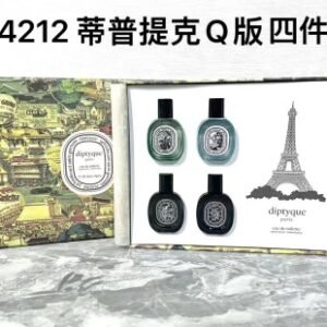 💹45✍️专柜版本
蒂普提克限量香水小样四件套内含:限量玫瑰之水,限量杜桑,黑标肌肤之花,黑标爵梦!