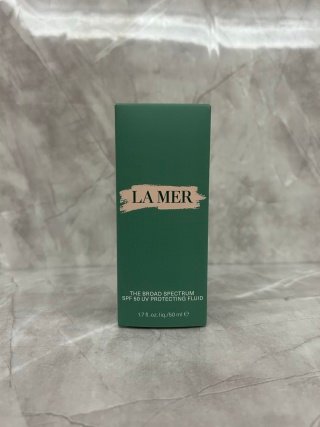 💹45✍️明通版本
海蓝之谜防晒隔离霜绿盒明通版50ml!对版对味.有防晒效果.市场独家质量.非流通货.供平台.可配中文标.需要下单备注.认准批号:A15.