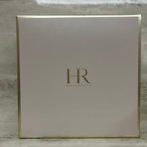 💹240✍️明通版本
hr赫莲娜黑绷带面霜一拖七礼盒1+7.配手提袋.包含：黑绷带面霜50ml+黑绷带面霜5ml×5+白绷带面霜5ml+小露珠水30ml.膏体对版对味.正装小样膏体一样.官网同步.可配中文标.需要下单备注！