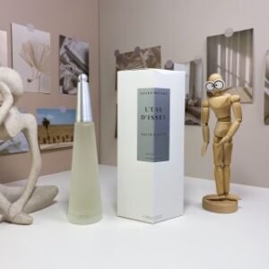 💹50✍️专柜版本
三宅一生一生之水女士持久淡香水100ml，【香 调】 清新花香调【前 调】 睡莲、玫瑰、鸢尾【中 调】 芍药、牡丹、百合、康乃馨【后 调】 水果花、月下香、木犀兰
