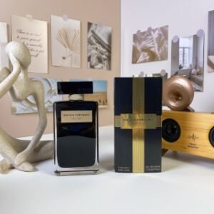 💹55✍️专柜版本
纳西素她的同名女士淡香水限量版100ml
Narciso RodriguezForHerEaudeToiletteEdition Limitee
2020
品牌：纳西索·罗德里格斯
属性：女香
香调：木质花香调
前调：桂花橙花香柠檬
中调：琥珀麝香
后调：香草香根草广藿香