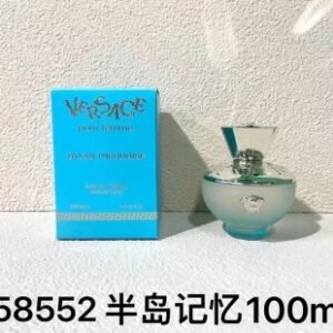 💹50✍️专柜版本
范思哲半岛记忆/海神女士蓝色IVersace Dylan Turquoise Pour Femme香调：果香花香调属性：女性香水气味：柠檬 橘子 粉红胡椒 番石榴 小苍兰 醋栗叶 茉莉 完好木材 麝香 雪松
