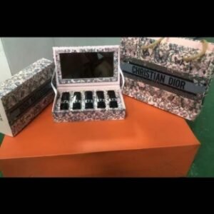 💹62✍️专柜版本
迪奥蓝色蝴蝶蓝金口红小样五件套！内含：1.5g*5。色号：丝绒840+丝绒999+丝绒720+丝绒217+丝绒100。